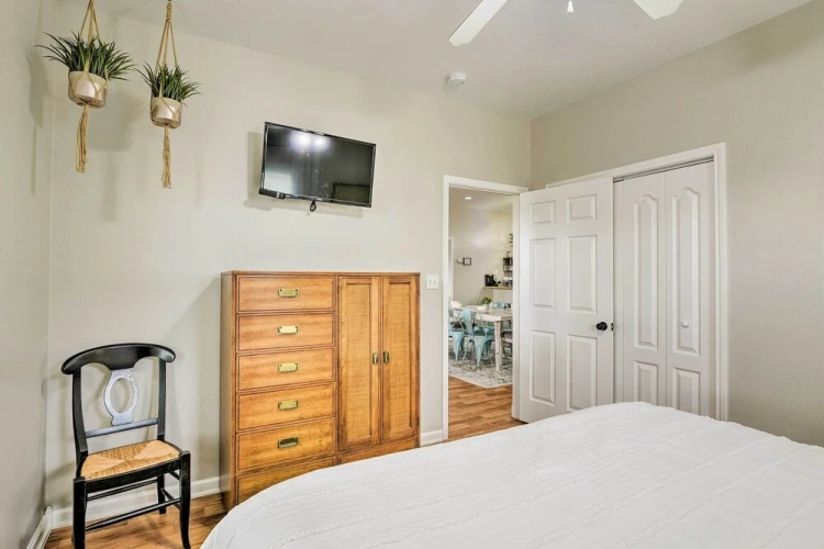 4 Bedrooms Cottage