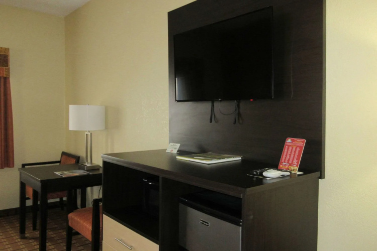 Quality Inn & Suites Benton Harbor - St. Joseph