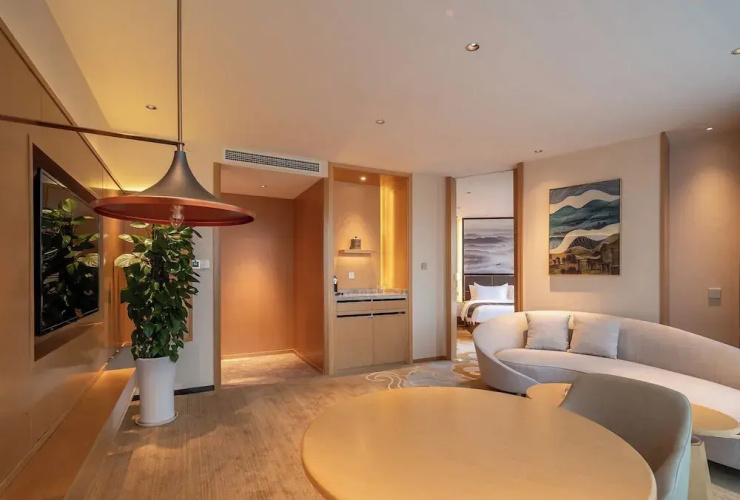 Serene Yuhua Hotel
