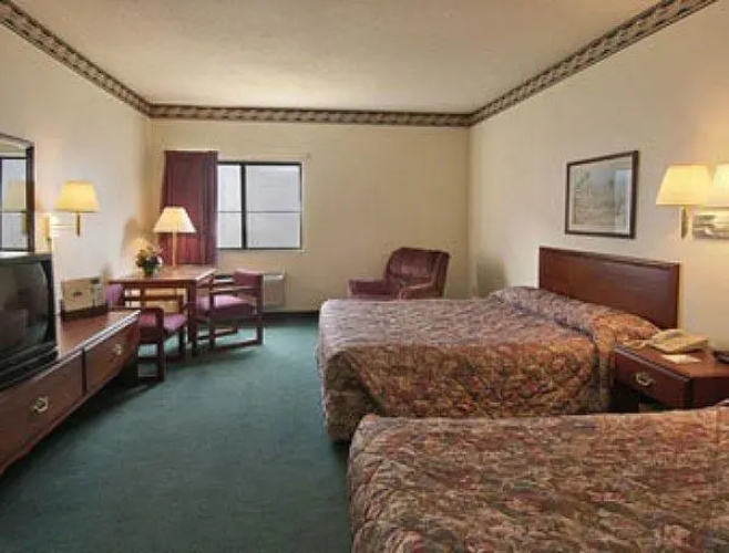 Travelodge by Wyndham St. Louis