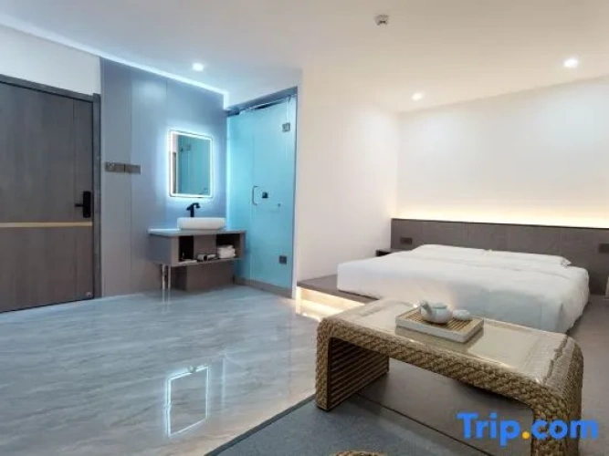 Standard Double room with land view