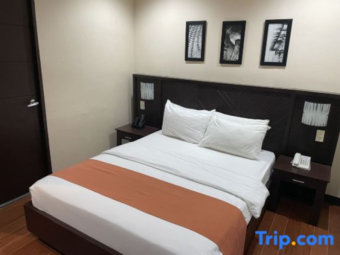 RedDoorz Plus @ Hotel Esse