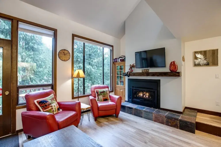 06SW - Fireplace - W/D - Kitchen - Sleeps 5