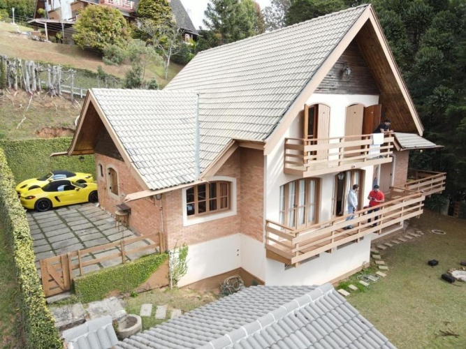 4 Bedrooms Cottage