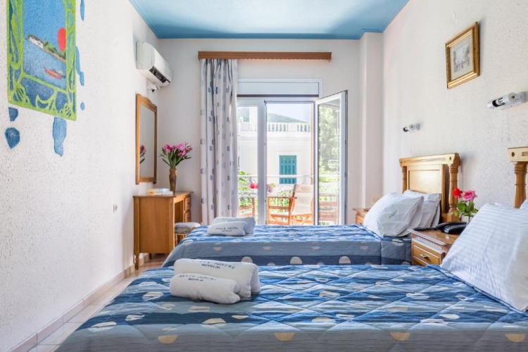 Standard Triple room