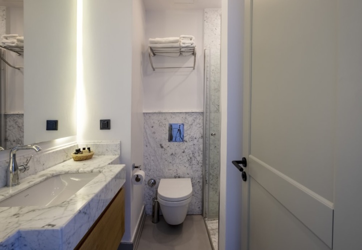 Economy room