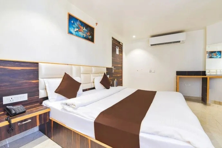 Fabhotel Prime Kaki