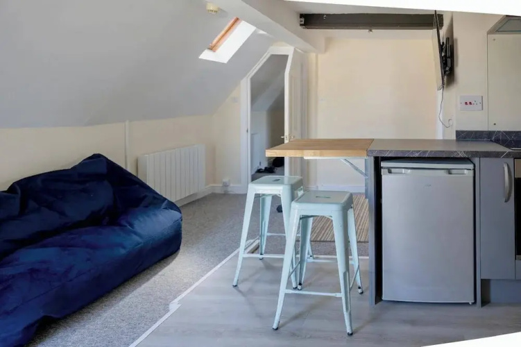 Cozy Corsham Apartment With 2 Bedrooms