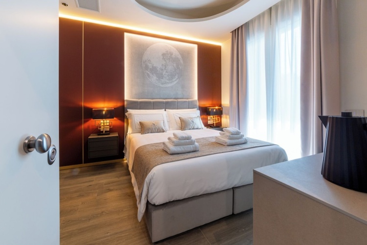 Standard room with balcony and with city view