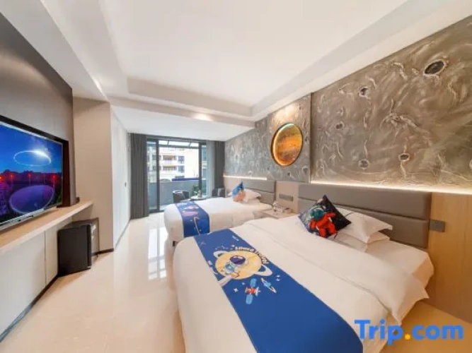 Standard Twin room with balcony