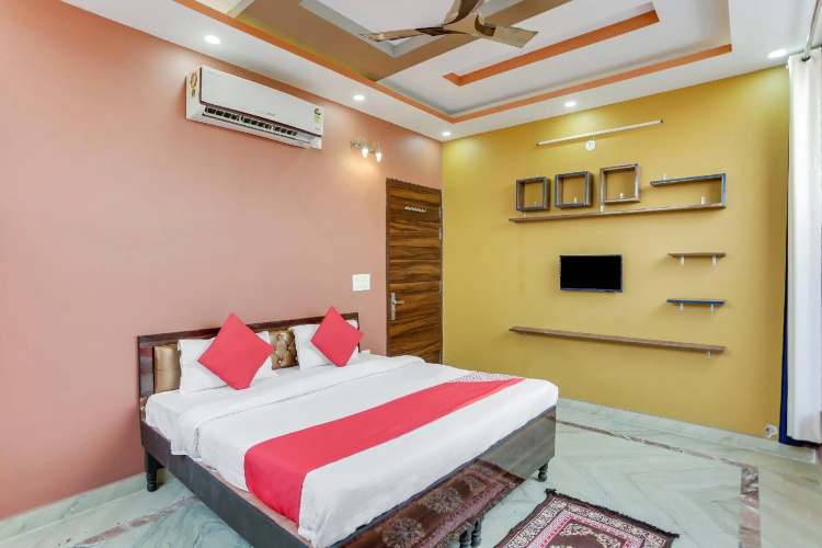 OYO 76178 Premium Stays