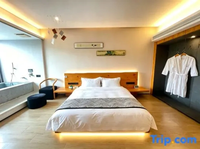 Standard Double room with lake view