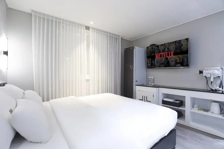 Standard Double room with city view