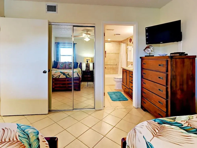 4400 Gulf Blvd Condo Unit 207