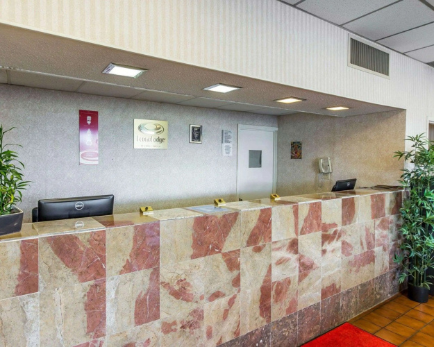 Econo Lodge Calhoun South