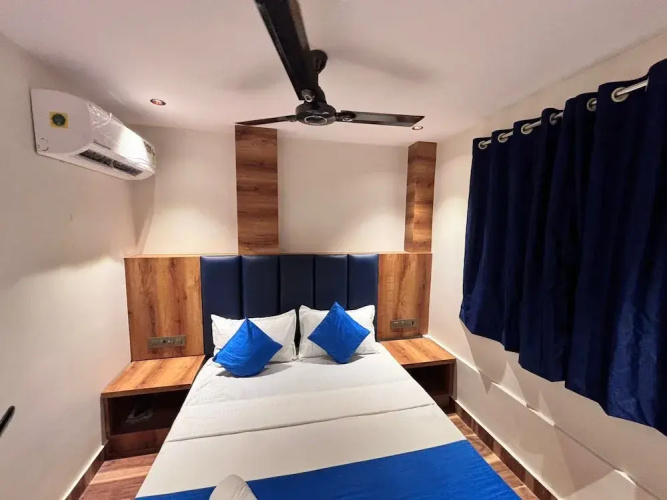 Hotel Lavish Park