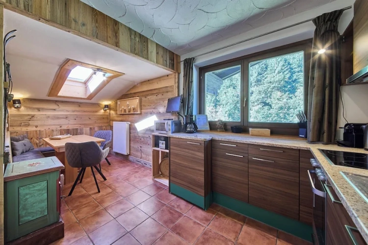 2 Bedrooms Classic Apartment with balcony and with mountain view