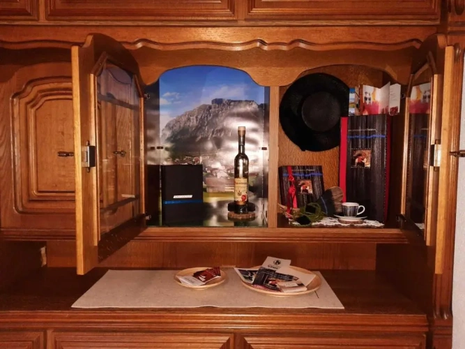 4 Bedrooms Cottage