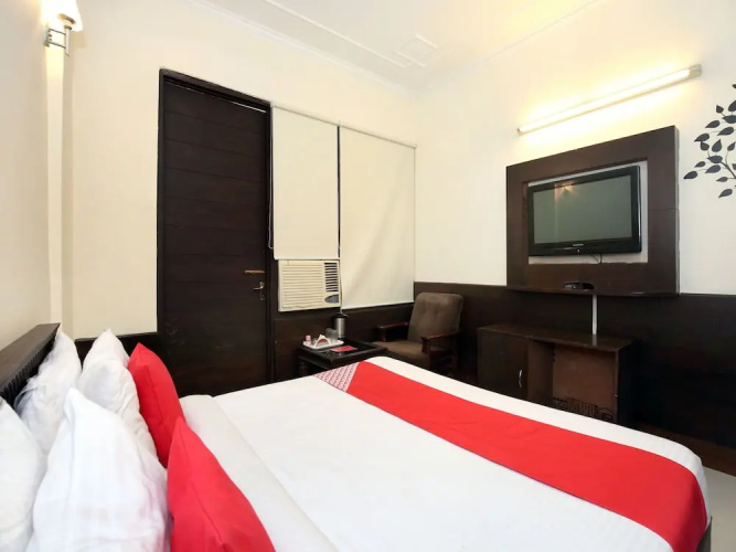OYO 1933 Hotel City Paradise