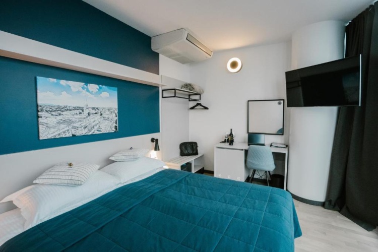 Double room with city view
