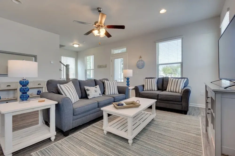 3 Bedrooms Cottage with balcony