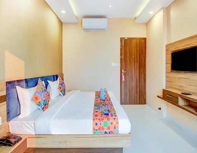 Hotel 7th Crossing by FabHotel