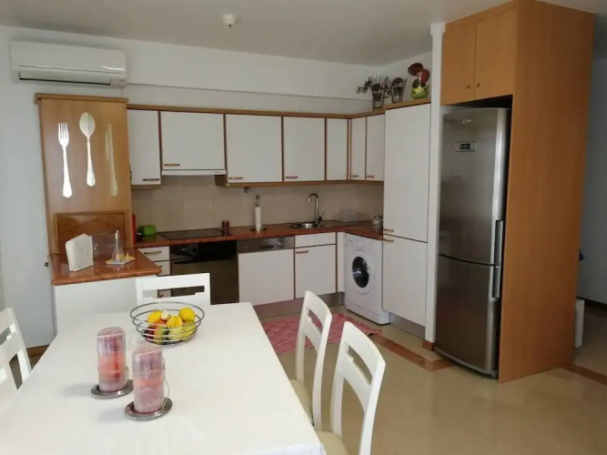 2 Bed Flat - Sleeps 4 - Parking - Wifi