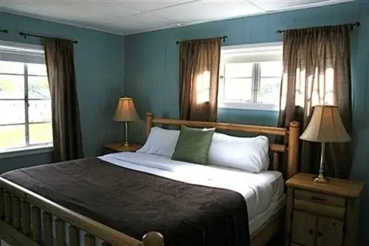The Orchard Hill Inn