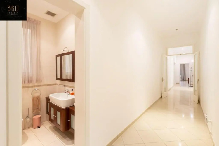 Beautiful, Seafront spacious APT in Sliema by 360 Estates