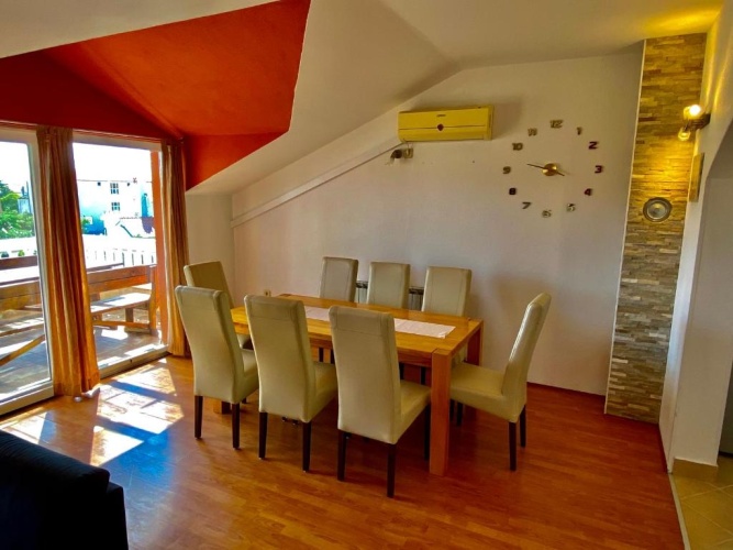3 Bedrooms Apartment