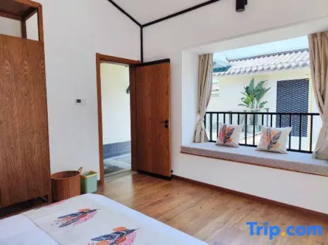 March Li Dali Small Courtyard Holiday Villa