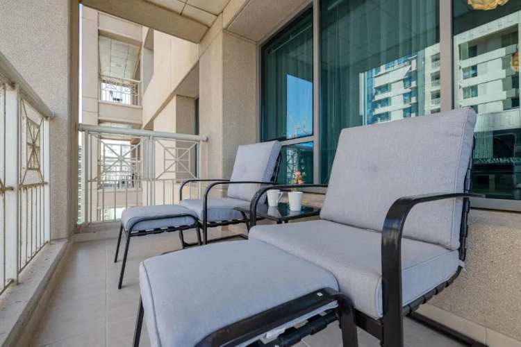 Chic 1BR with Burj Khalifa View in Downtown