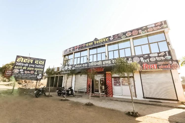 SPOT ON 77823 Hotel Daksh