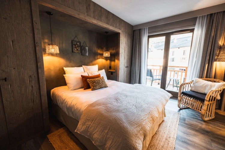 Classic room with balcony and with mountain view