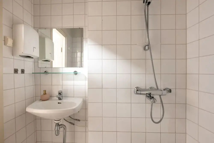 2ndhomes Bright & Spacious 5BR Apartment