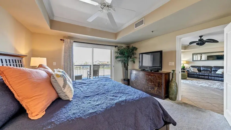 Harbor Landing 203b