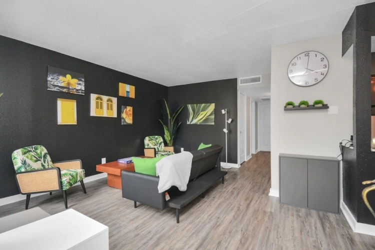 2 Bedrooms Apartment