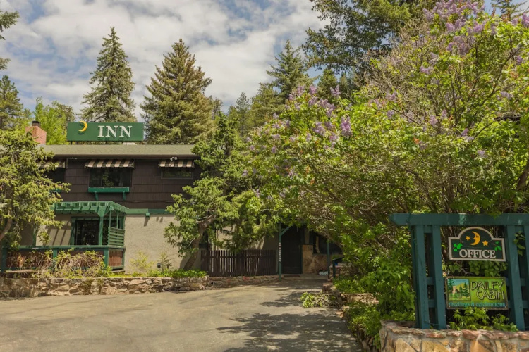 Highland Haven Creekside Inn - Colorado