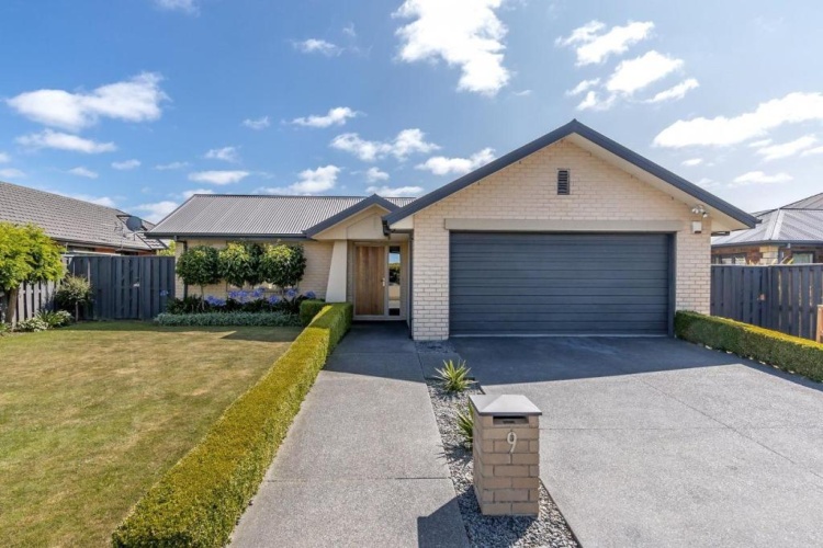 4 Bedrooms Cottage