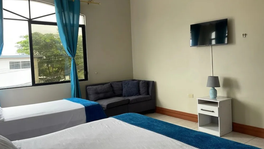 Reef Hostel Manta