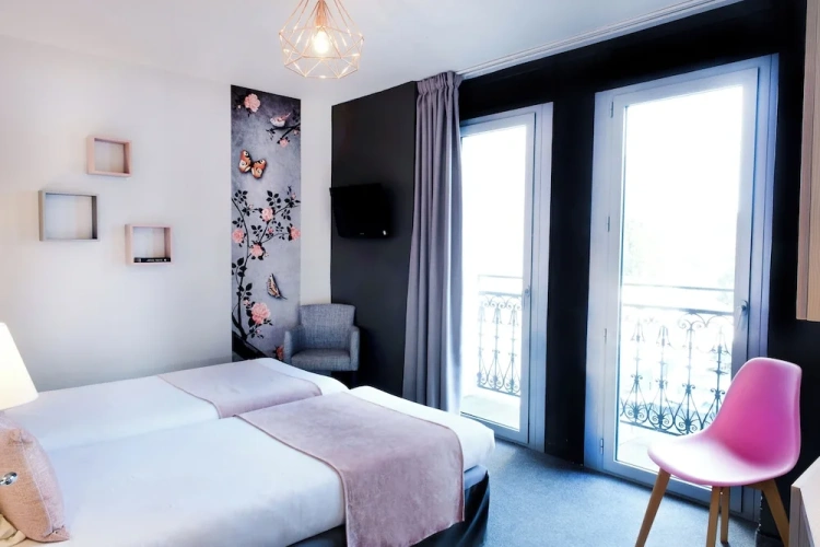 Standard Twin room with balcony
