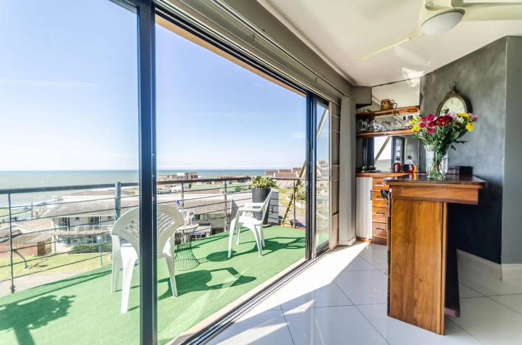 Grace 10 Two Bedroom Beach Front Apartment