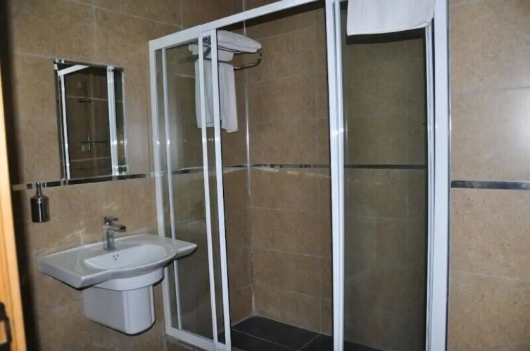 Bahas Hotel