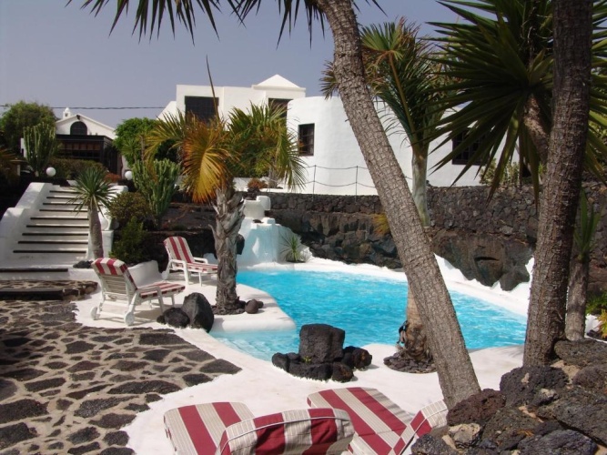 3 Bedrooms Villa