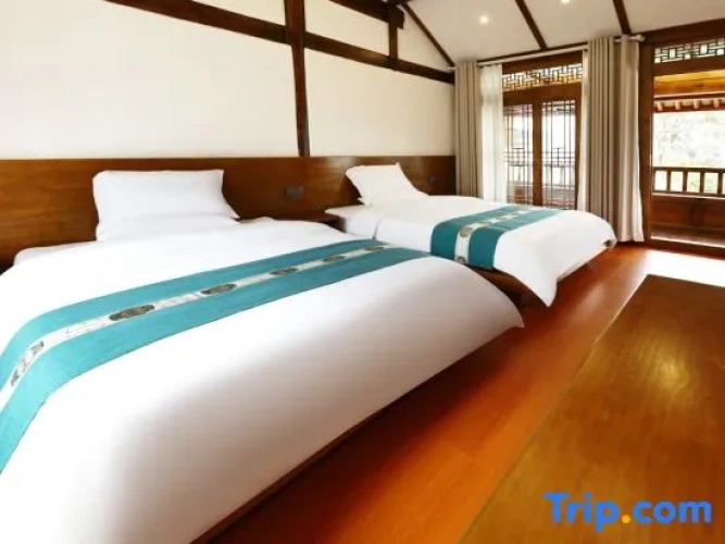Standard Twin room with courtyard view