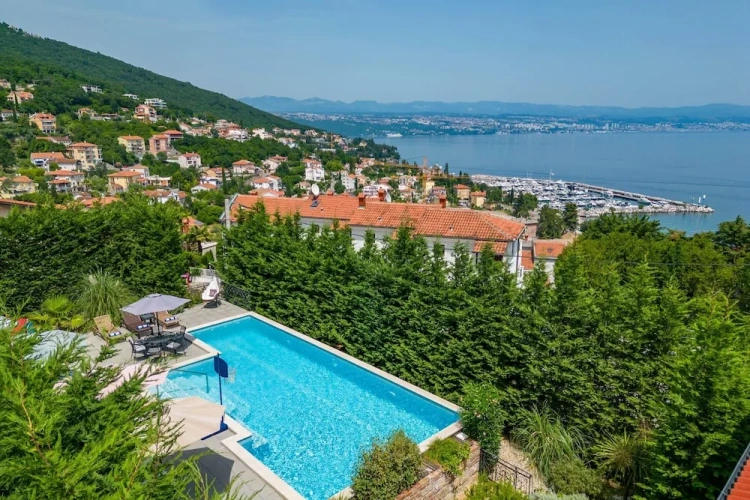 Family Villa with balcony