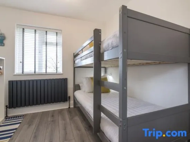 4 Bedrooms Apartment