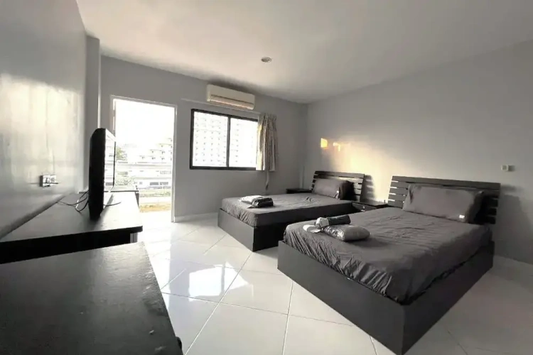 Deluxe room with balcony and with partial sea view