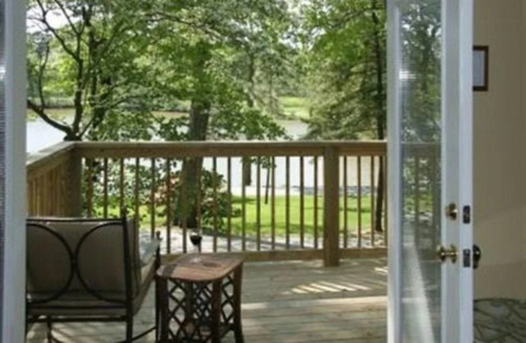 The Twin Lakes Lodge