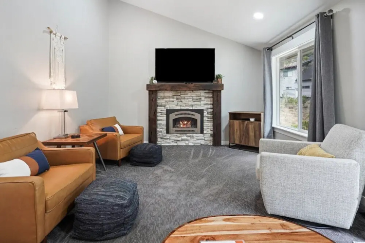 2 Killdeer Home features Private Hot Tub and Bikes to Explore Sunriver by RedAwning